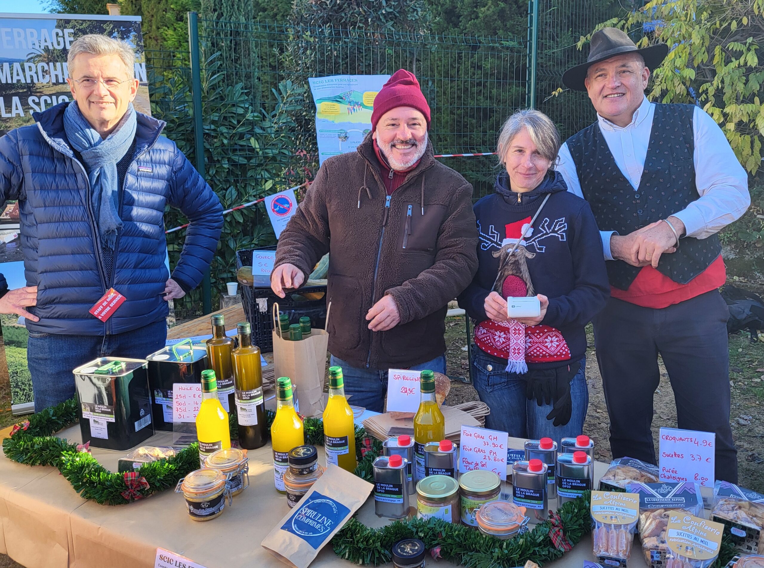 Marché de Noël Opio Équipe du marché paysan au marché de Noël à Opio.